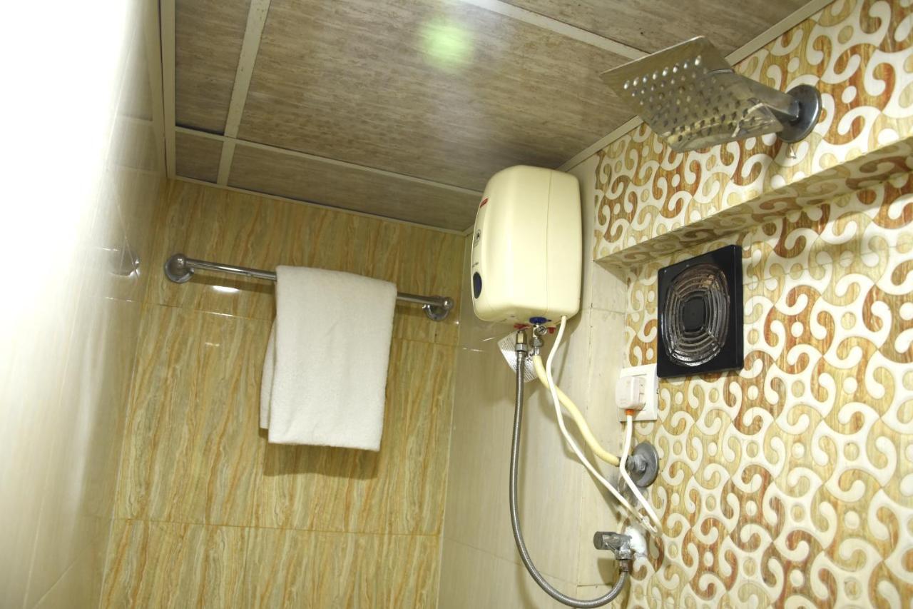 Hotel Galaxy Comforts Mumbai Exterior photo
